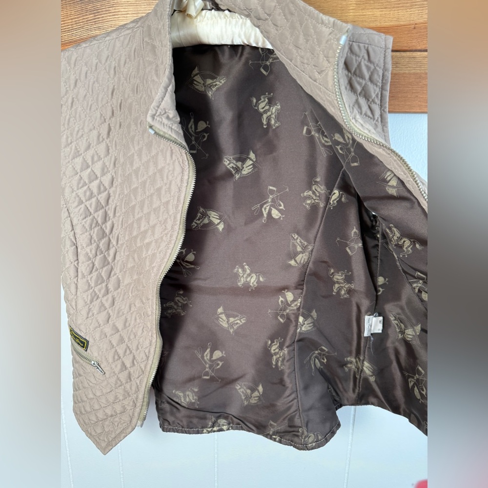German equestrian tan vest with gorgeous horse print interior zip up pockets - Picture 7 of 9